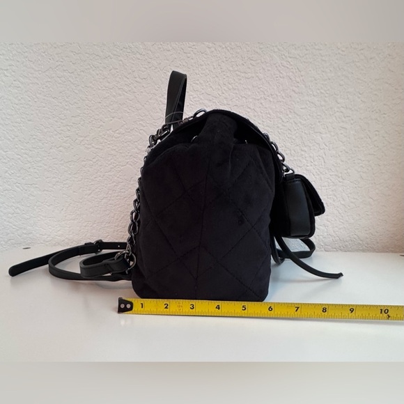 Juicy Couture 2-in-1 Mini Backpack - Licorice
Black with Heart Detail